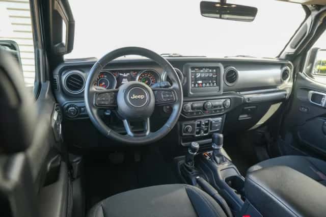Jeep Gladiator (2024) thumbnail 2