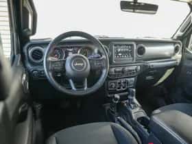 Jeep Gladiator (2024) thumbnail 2