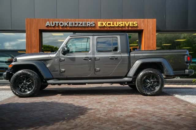 Jeep Gladiator (2024) thumbnail 5