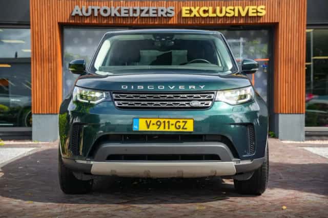 Land Rover Discovery (2017) thumbnail 3