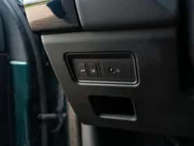 Land Rover Discovery (2017) thumbnail 23