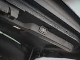 Land Rover Discovery (2017) thumbnail 29