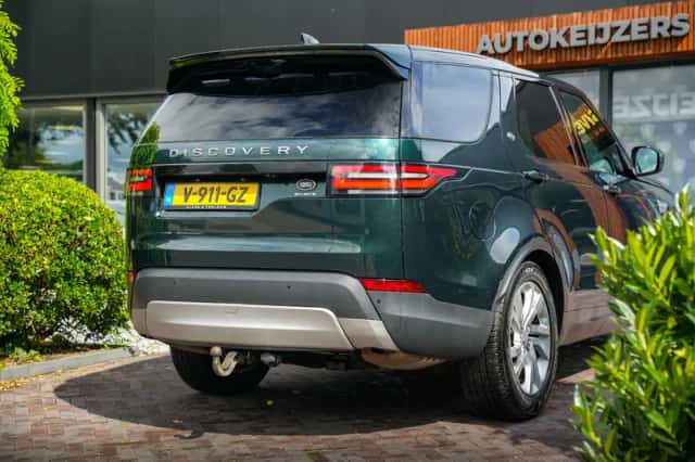 Land Rover Discovery (2017) thumbnail 4