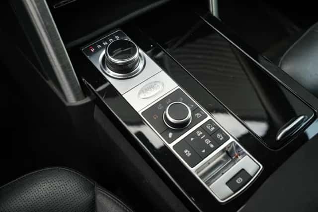 Land Rover Discovery (2017) thumbnail 5