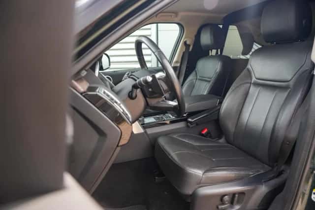 Land Rover Discovery (2017) thumbnail 6