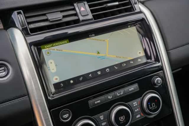 Land Rover Discovery (2017) thumbnail 6
