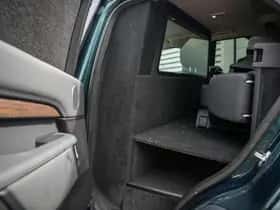 Land Rover Discovery (2017) thumbnail 8