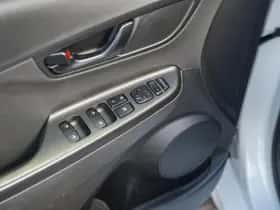 Hyundai Kona (2022) thumbnail 14