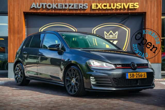 Volkswagen Golf (2013) thumbnail 1