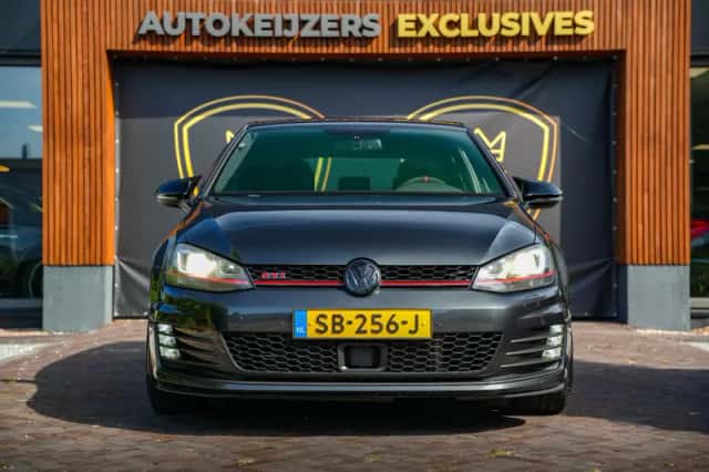 Volkswagen Golf (2013) thumbnail 3