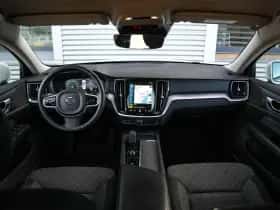 Volvo V60 (2021) thumbnail 2