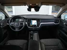 Volvo V60 (2021) thumbnail 2