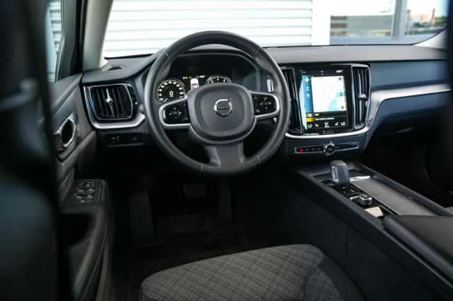 Volvo V60 (2021) thumbnail 4
