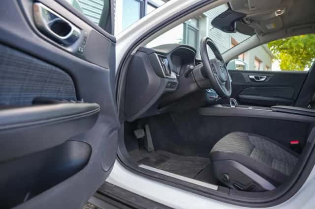 Volvo V60 (2021) thumbnail 6