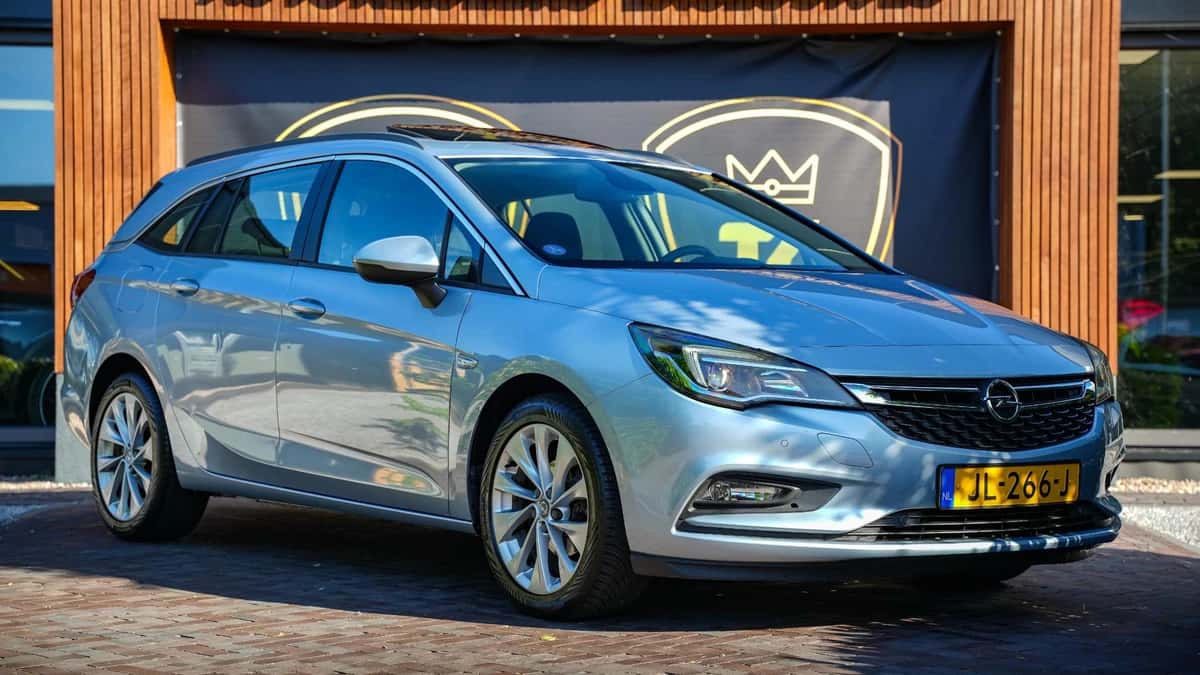 Opel Astra Sports Tourer (2016) — foto 1