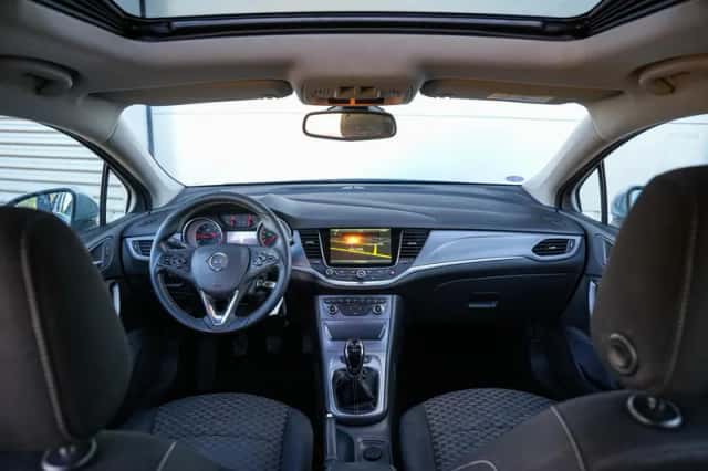 Opel Astra Sports Tourer (2016) thumbnail 2