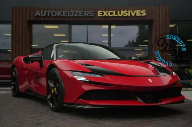 Ferrari SF90 Stradale (2022) thumbnail 1