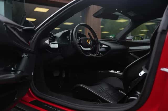 Ferrari SF90 Stradale (2022) thumbnail 2