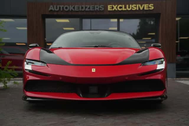 Ferrari SF90 Stradale (2022) thumbnail 3