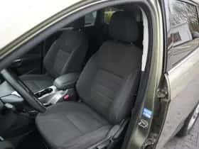Ford Kuga (2014) thumbnail 4