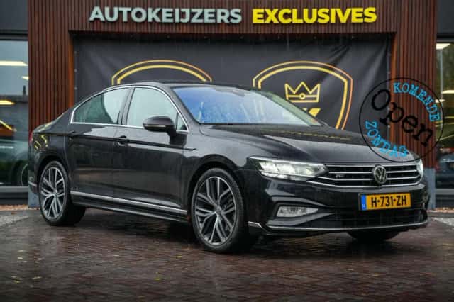 Volkswagen Passat (2019) thumbnail 1