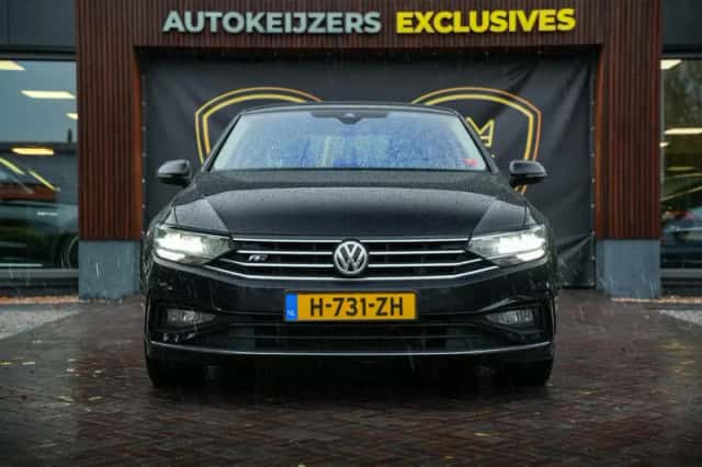 Volkswagen Passat (2019) thumbnail 3