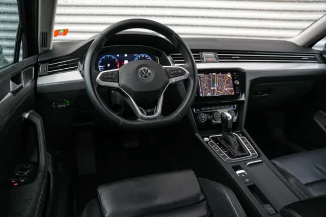 Volkswagen Passat (2019) thumbnail 4