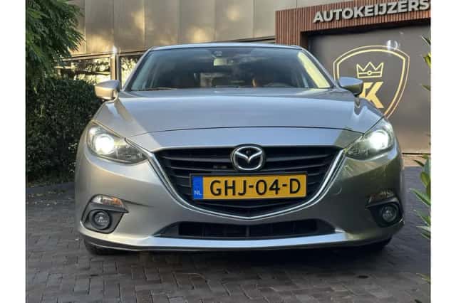 Mazda 3 (2014) thumbnail 2