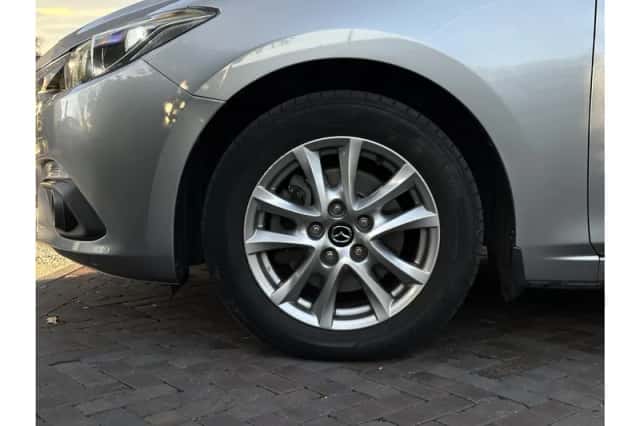 Mazda 3 (2014) thumbnail 4