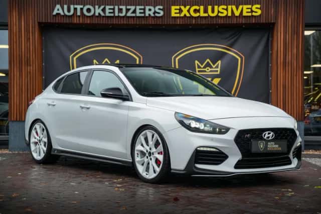 Hyundai i30 Fastback (2019) thumbnail 1