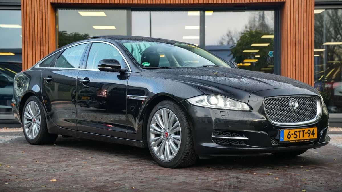Jaguar XJ (2013) — foto 1