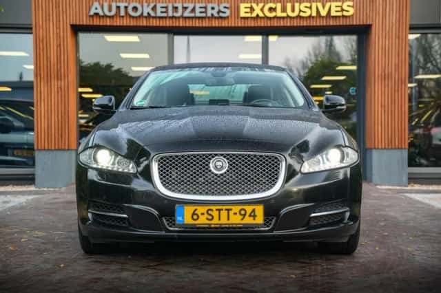 Jaguar XJ (2013) thumbnail 3