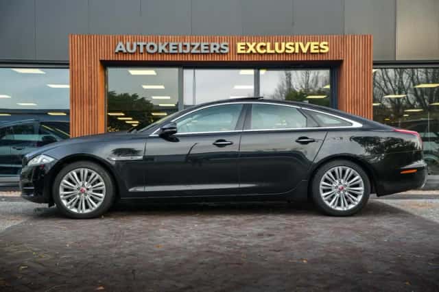 Jaguar XJ (2013) thumbnail 5