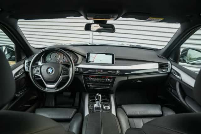 BMW X5 (2017) thumbnail 2