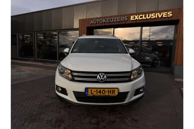 Volkswagen Tiguan (2014) thumbnail 2