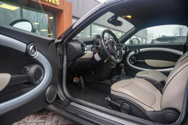MINI Coupé (2012) thumbnail 2