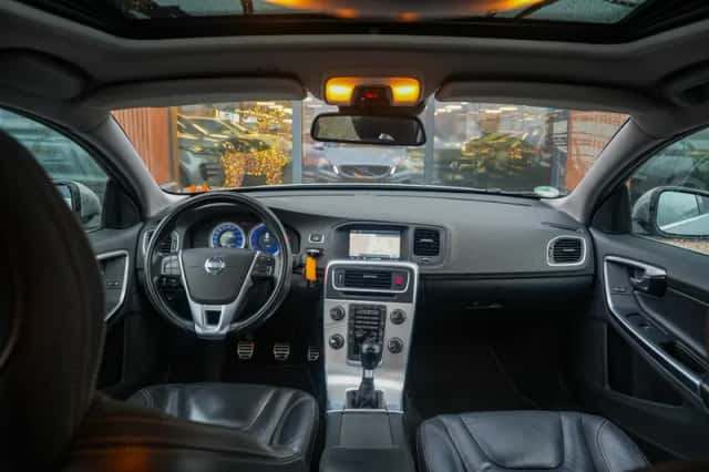 Volvo S60 (2012) thumbnail 2