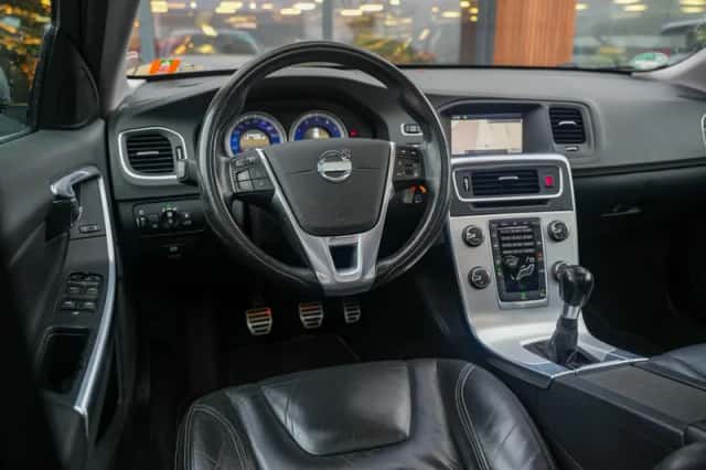 Volvo S60 (2012) thumbnail 4