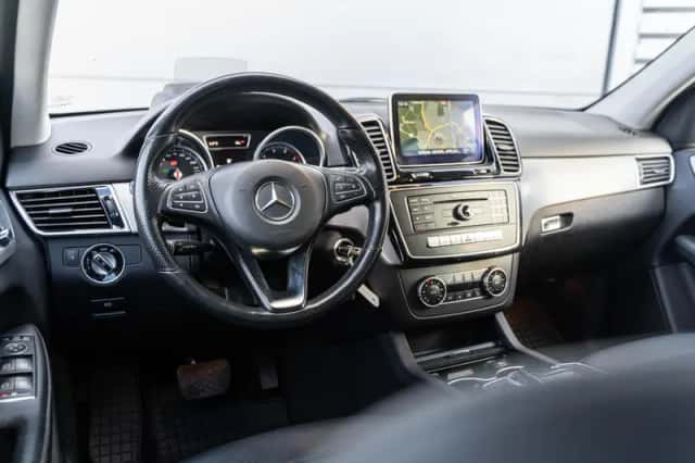 Mercedes-Benz GLE (2015) thumbnail 2