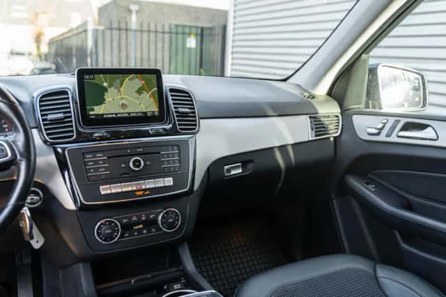 Mercedes-Benz GLE (2015) thumbnail 2