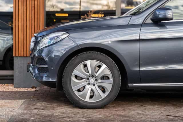 Mercedes-Benz GLE (2015) thumbnail 3