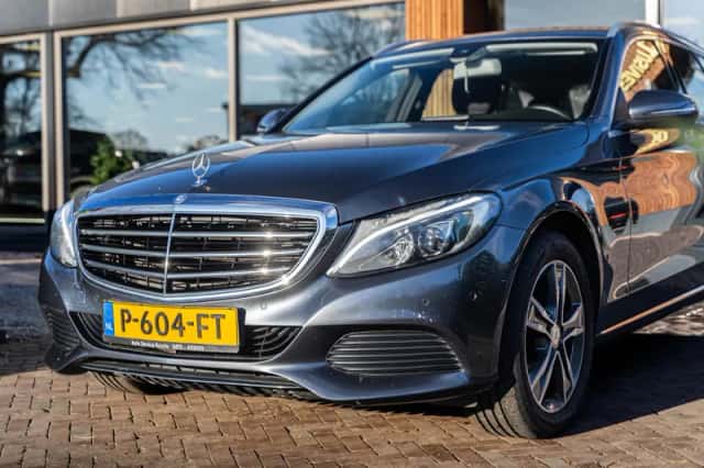 Mercedes-Benz C-Klasse (2015) thumbnail 3