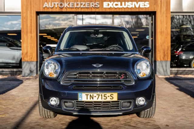 MINI Countryman (2015) thumbnail 2
