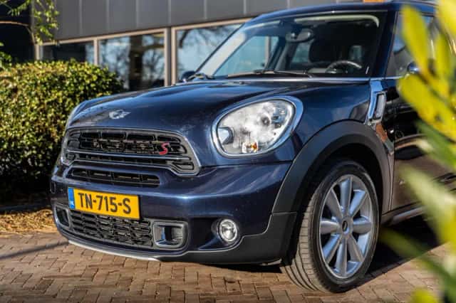 MINI Countryman (2015) thumbnail 3