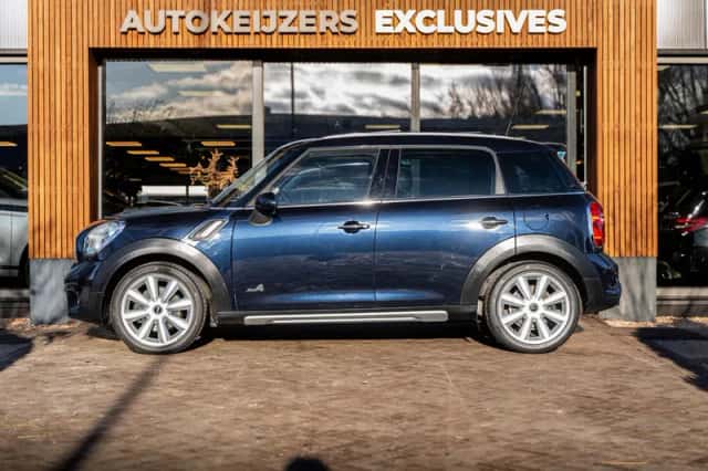 MINI Countryman (2015) thumbnail 3