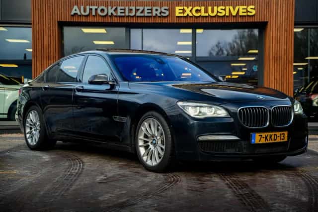 BMW 7-Serie (2013) thumbnail 1