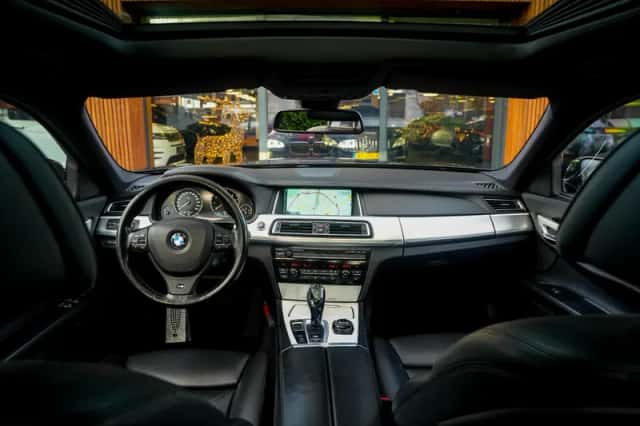 BMW 7-Serie (2013) thumbnail 2