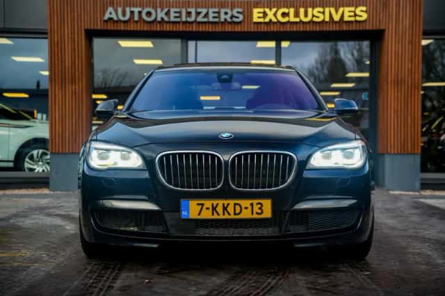 BMW 7-Serie (2013) thumbnail 3