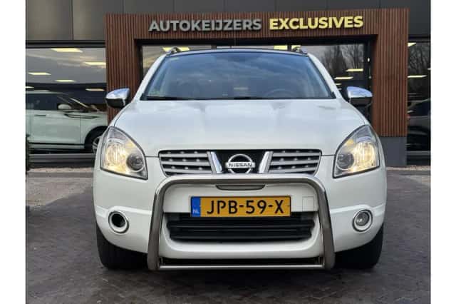 Nissan Qashqai (2010) thumbnail 3