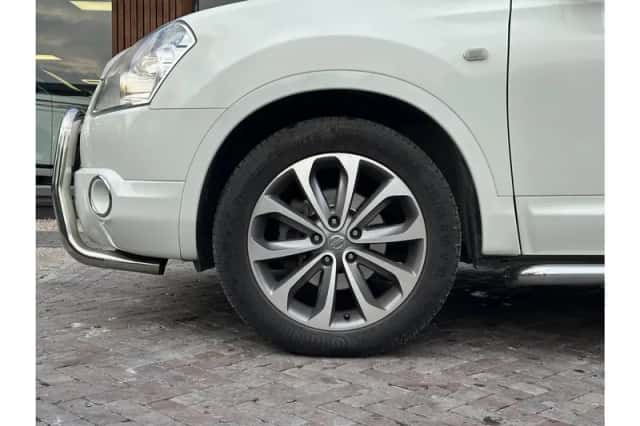 Nissan Qashqai (2010) thumbnail 4